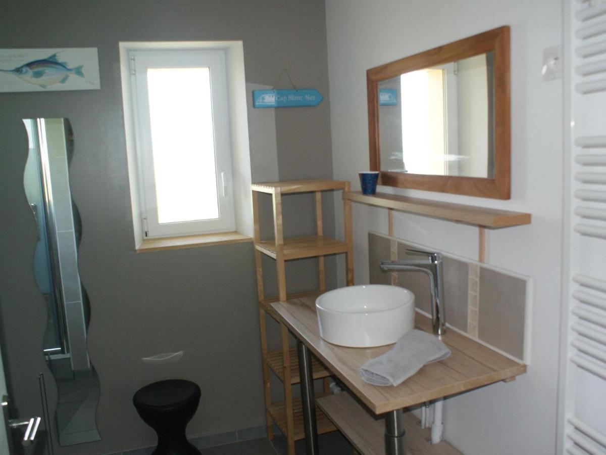 Wonderful Holiday Home In Audinghen With Garden Bagian luar foto